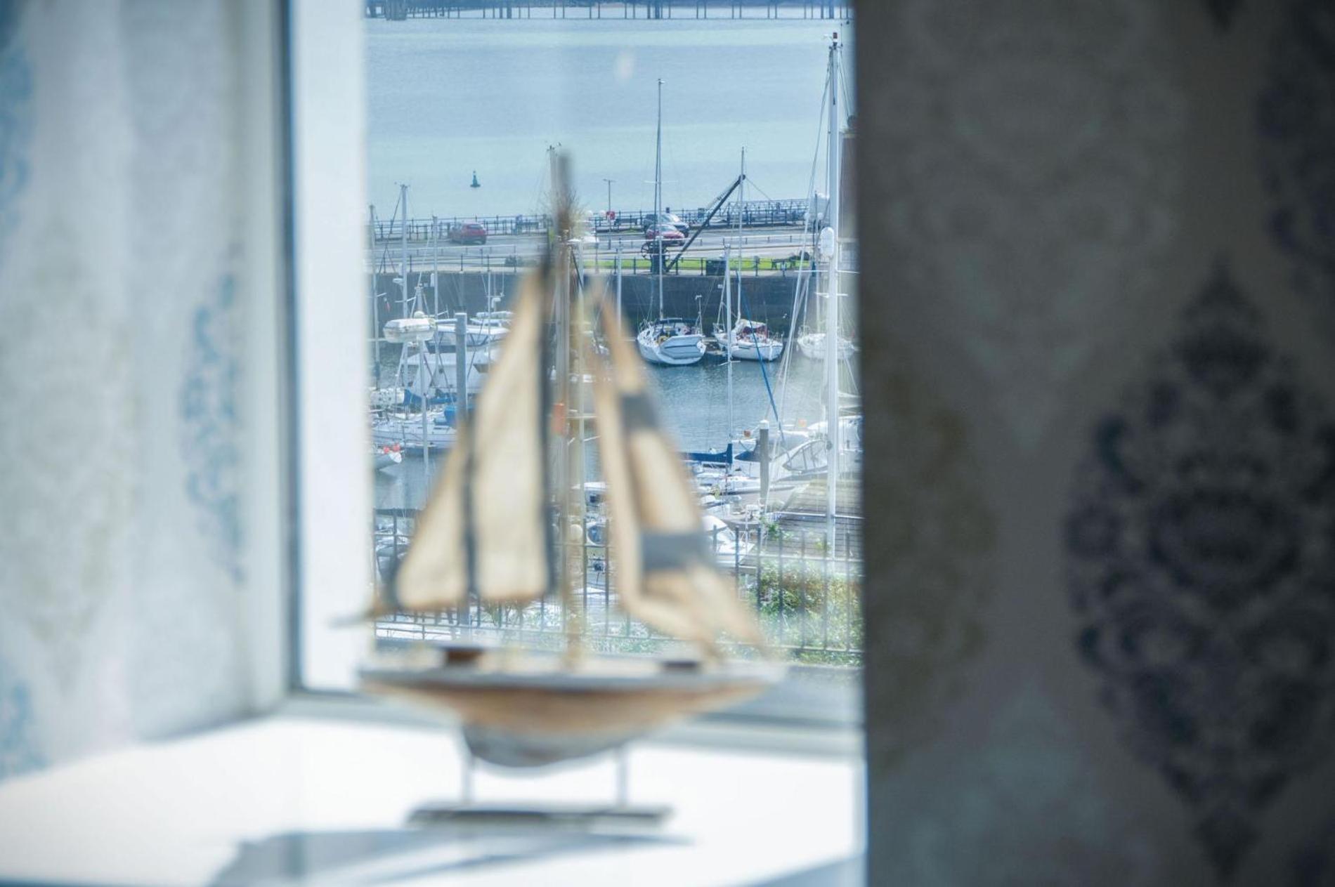 Harbour View - 2 Bedroom Apartment - Milford Haven Eksteriør bilde