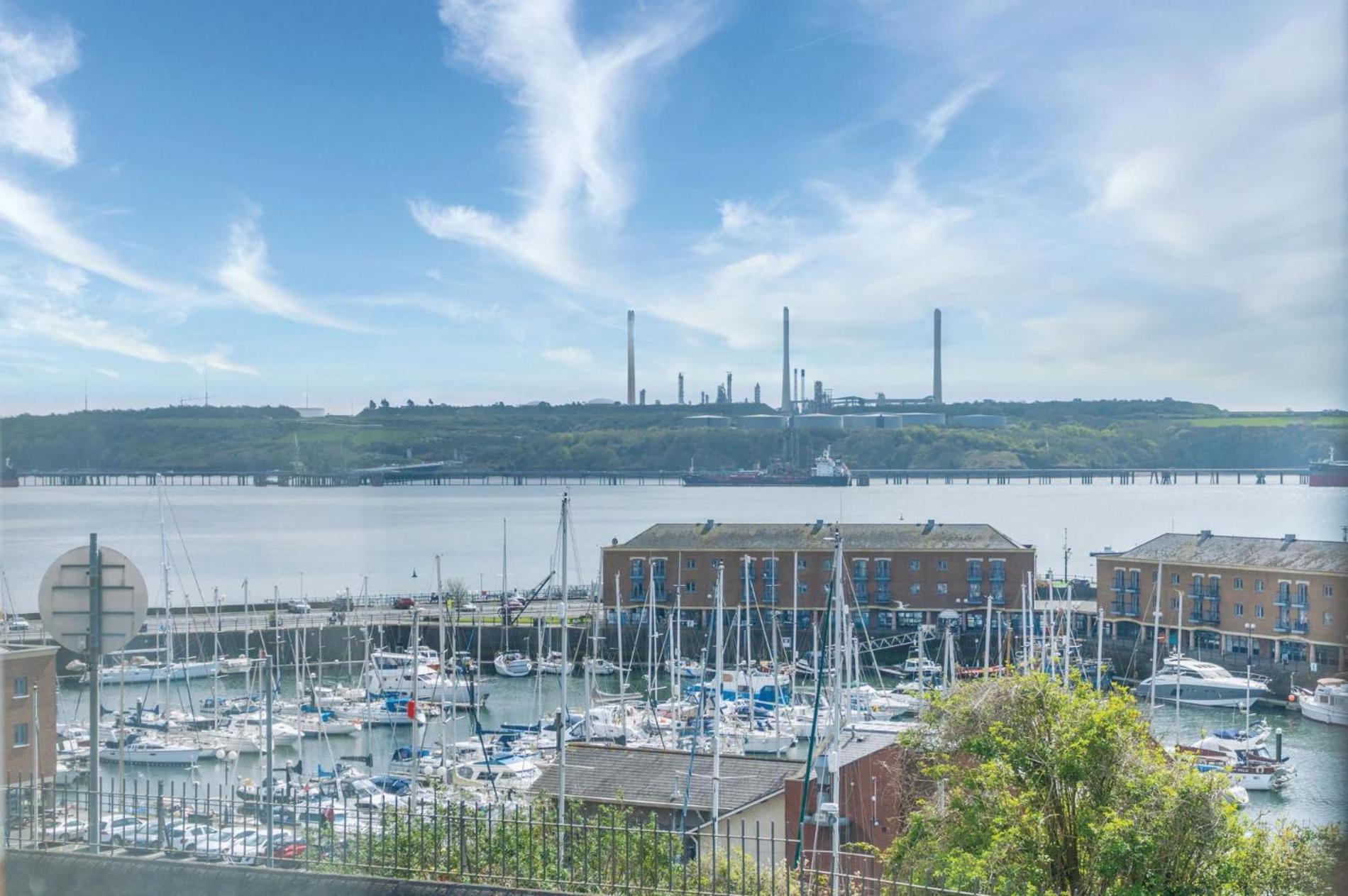 Harbour View - 2 Bedroom Apartment - Milford Haven Eksteriør bilde