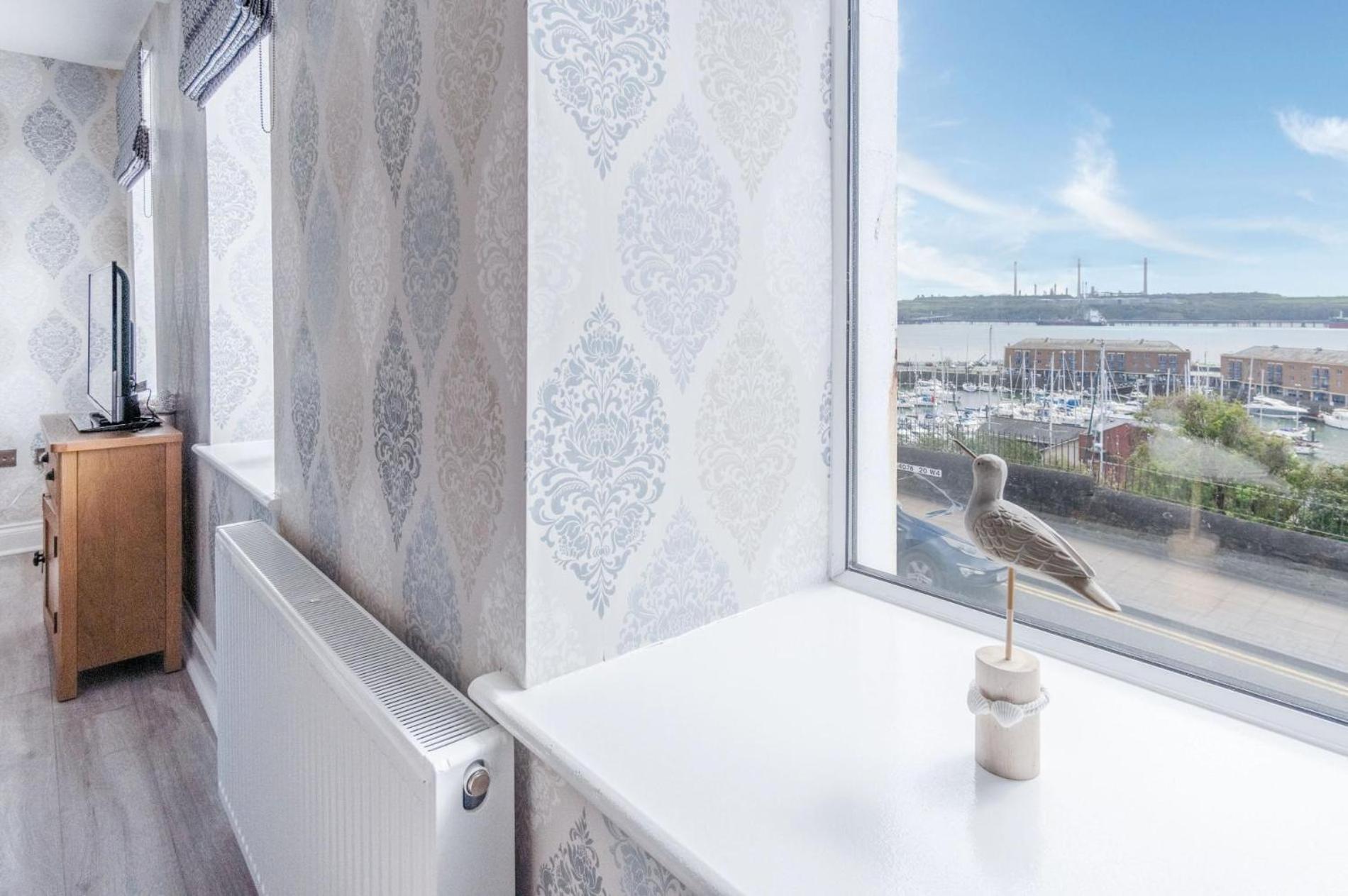 Harbour View - 2 Bedroom Apartment - Milford Haven Eksteriør bilde